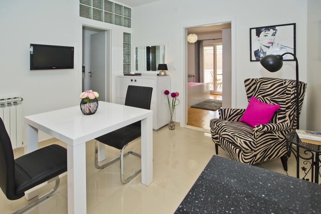 Roso - Zf Hvar Apartma *