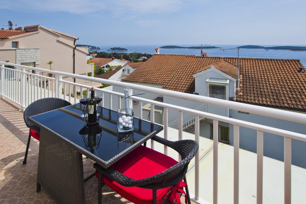 Roso - Zf Hvar *