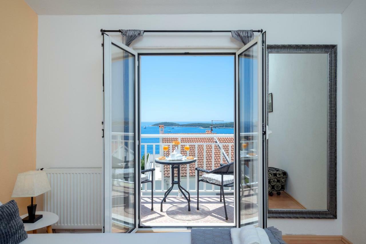 Roso - Zf Hvar Hvar Town